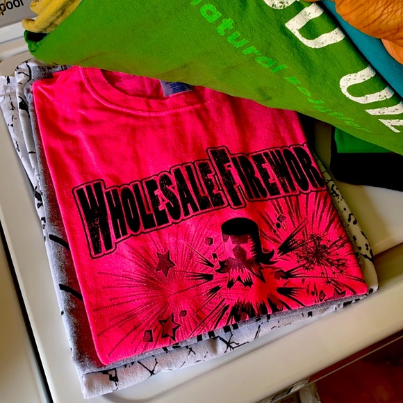 MYSTERY BOX: Graphic Tees - Picture 7 of 9